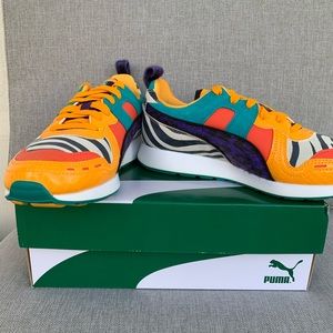 NWT Big kids puma sneakers/ tennis shoes size 5c